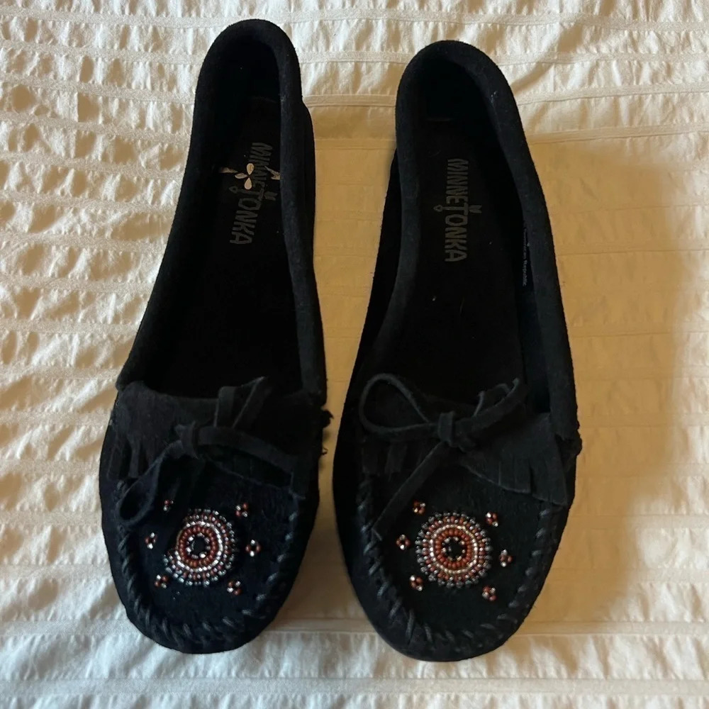 Minnetonka Black beaded moccasins size 6